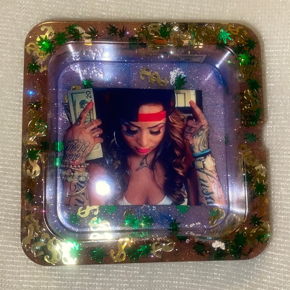 Resign ashtray